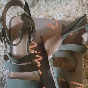 Size 11 army green wedge sandals